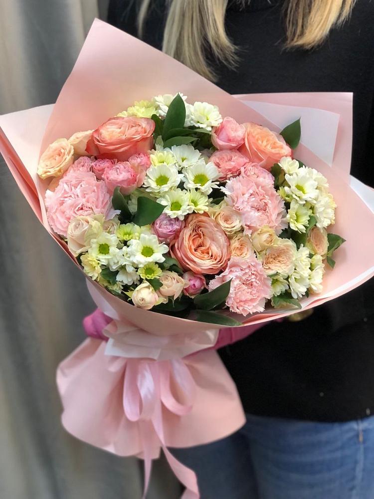 Букет нежные объятья в Орешки Букет цветов из: Гвоздики, Розы и Хризантемы в Орешки