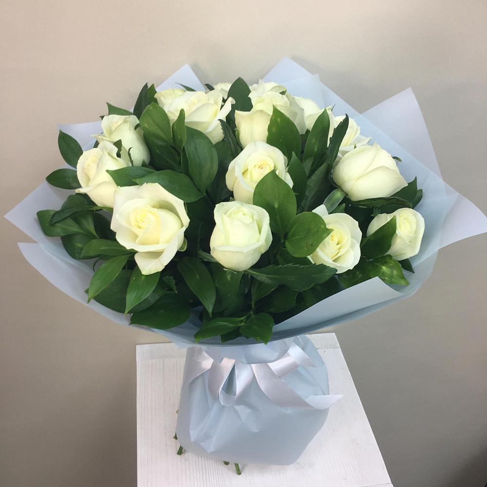 Букет 15 Белых роз Проуд в Орешки