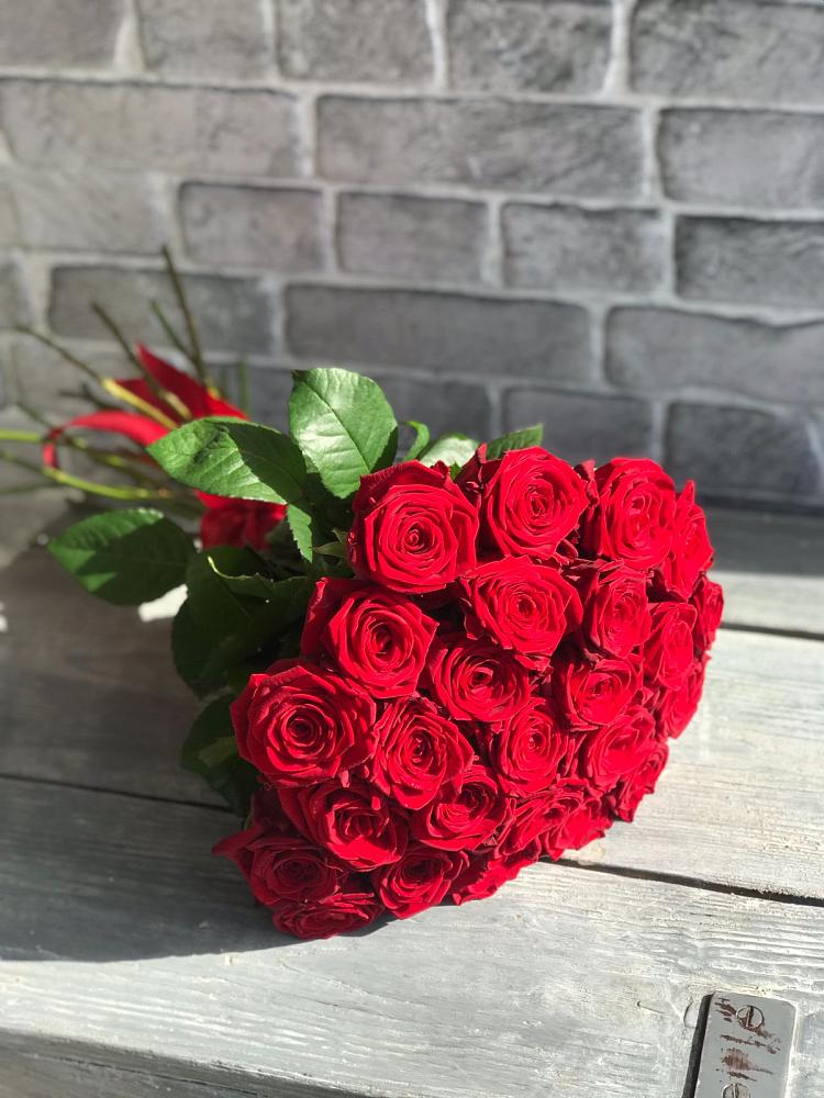 Букет Красные розы Фридом в Орешки