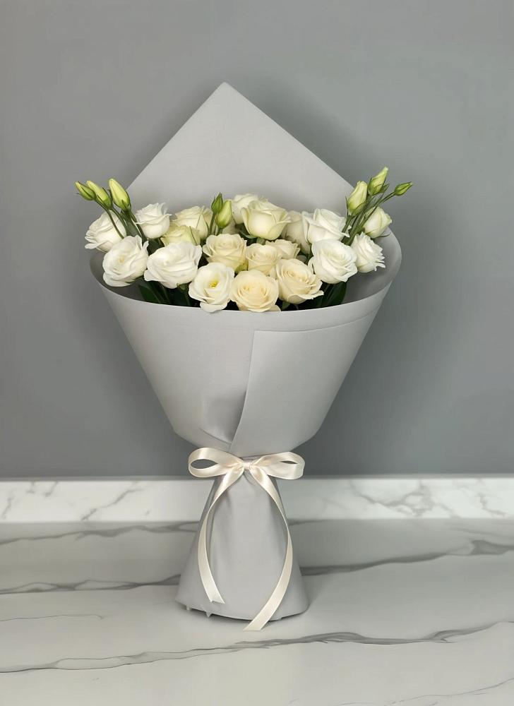 Букет цветов из: Розы и Лизиантусы в Орешки