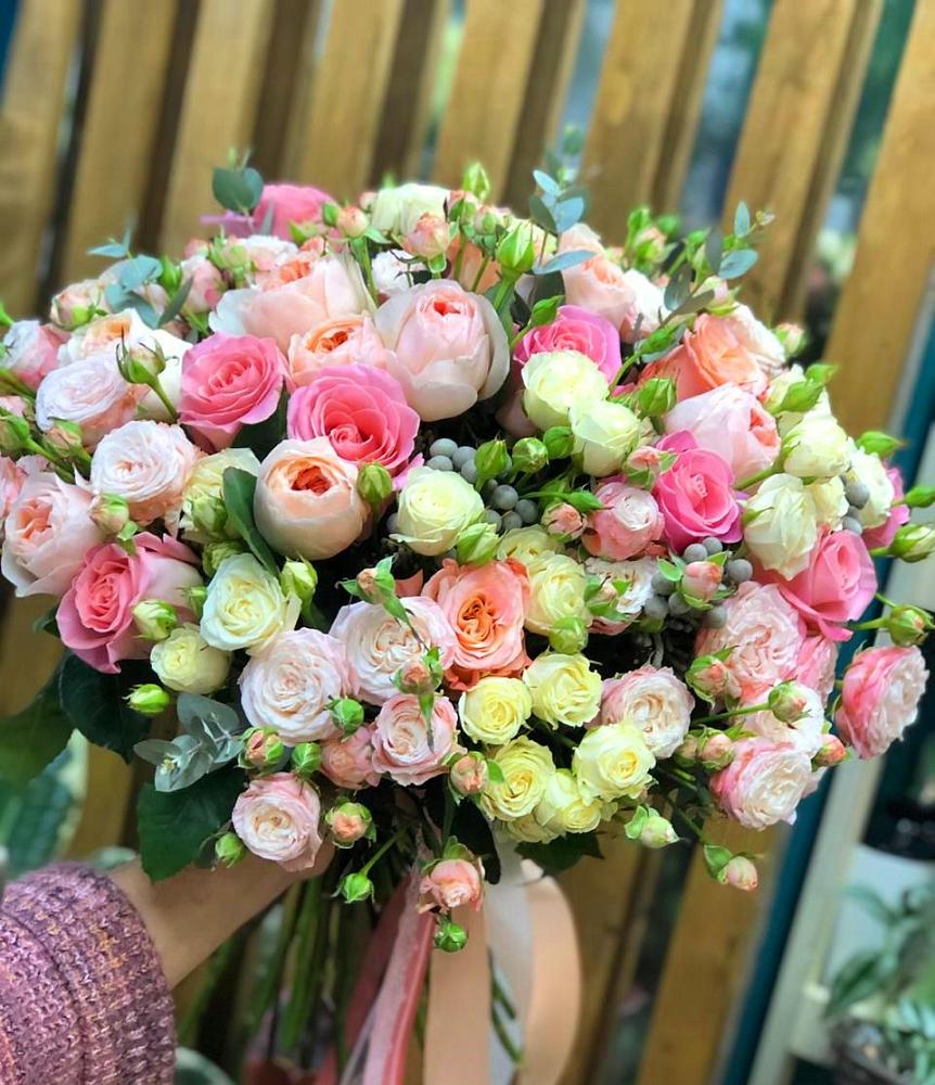 Букет цветов из: Розы в Орешки